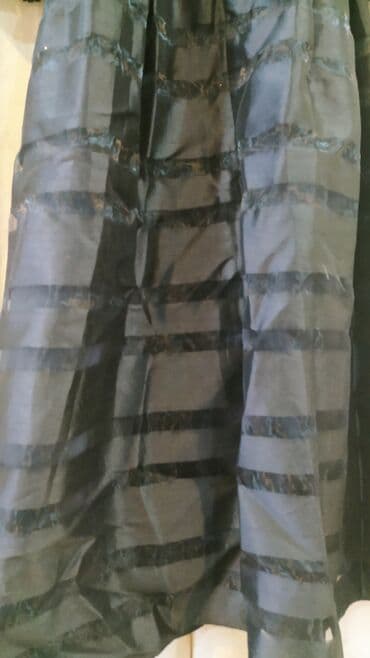 вечерний костюм: Вечернее платье. Размер S.
Надевалось один раз на выпускной — 4