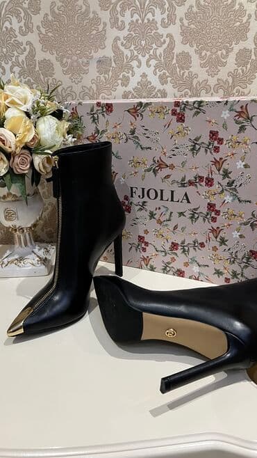 продаю в связи с переездом: Шикарные ботильоны, натуральная кожа Италия.размеры:40.Цена:16.500 — 1