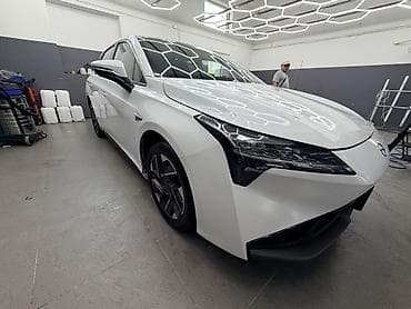 Aion s plus белый цвет, кузов fastback) Кузов и экстерьер: -