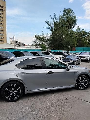 Toyota Camry: 2020 г., 2.5 л, Автомат, Гибрид, Седан — 4