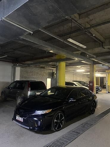 lada 2105: Toyota Camry: 2019 г., Седан — 3