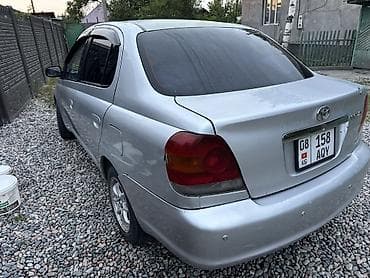 Toyota Echo: 2003 г., 1.3 л, Автомат, Бензин, Седан