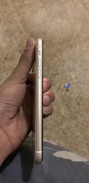 i 12: IPhone 11, Белый — 5