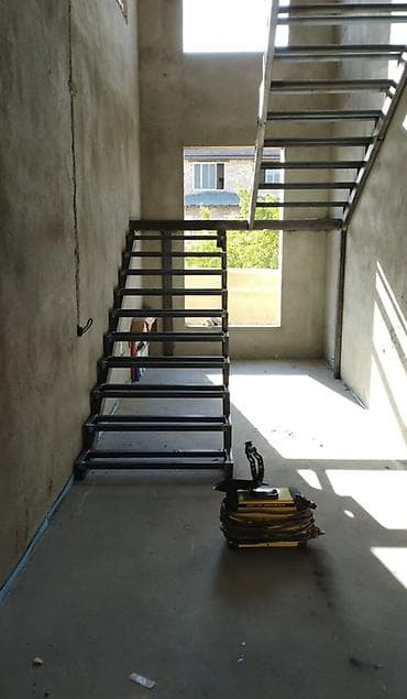 Металлическая лестница Для дома