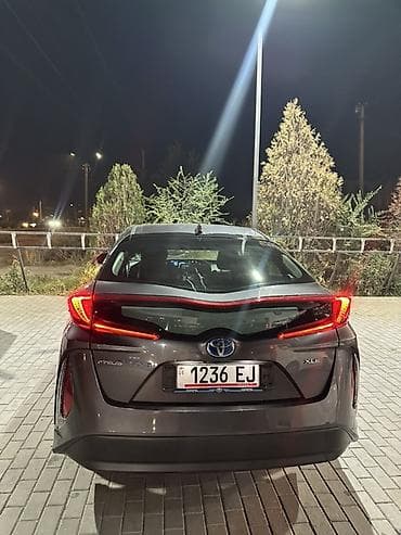 byd e2 2023: Toyota Prius: 2020 г., Гибрид, Хэтчбэк — 6