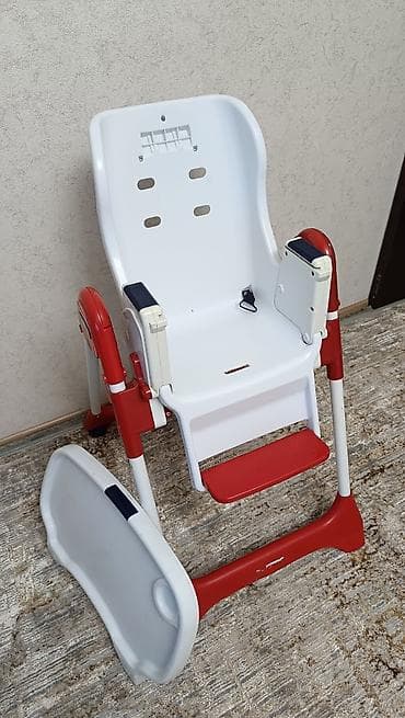 детский столик chicco: Стульчик для кормления Chicco (красно-белый) - Удобный широкий поднос — 3