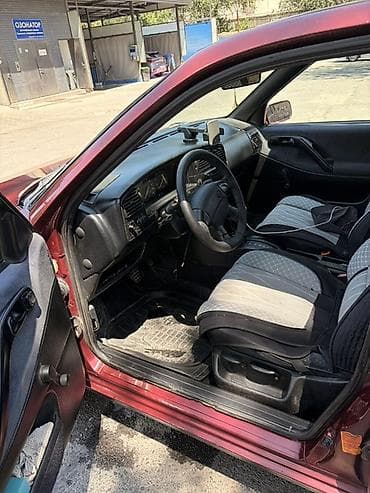 Транспорт: Volkswagen Passat: 1994 г., 1.8 л, Автомат, Седан — 7