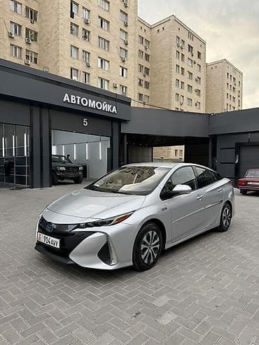 Toyota Prius: 2020 г., 1.8 л, Автомат, Гибрид, Седан — 2