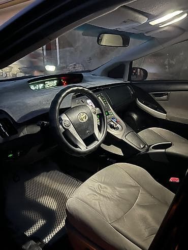 byd e9: Toyota Prius: 2012 г., 1.8 л, Вариатор, Гибрид, Лифтбек — 8