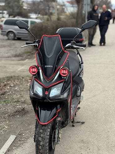 недорогой скутер: Тип скутера 150 куб. см, Бензин, Б/у — 4