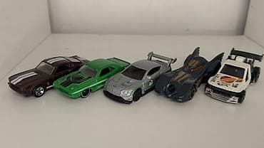 Набор из 5 миниатюрных машинок масштаба около 1:64 (металлические