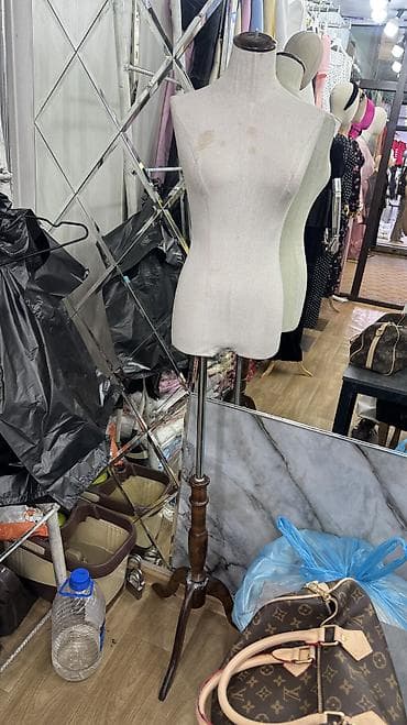 Манекены б/у 4000 с — 3