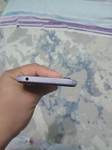 ayfon se: Смартфон с каплевидным вырезом экрана, синий корпус. Характеристики и — 2