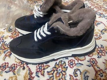 Женская обувь: Женская обувь,все из натуральной кожи и с натуральным мехом. Размеры — 1