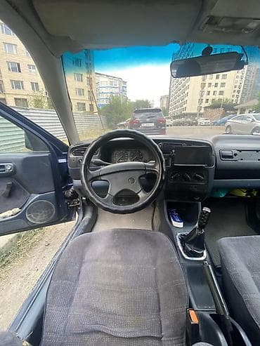 Продажа авто: Volkswagen Vento: 1992 г., 1.8 л, Механика, Бензин, Седан — 7
