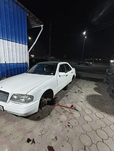 Mercedes-Benz C-Class: 1995 г., 2.5 л, Механика, Седан