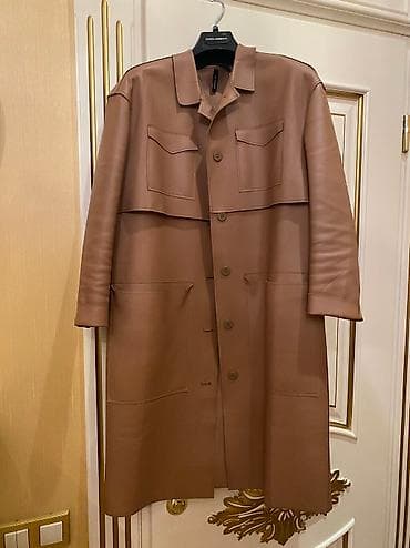 Плащ из экокожи в отличном состоянии. Покупали в Opera Asia Mall