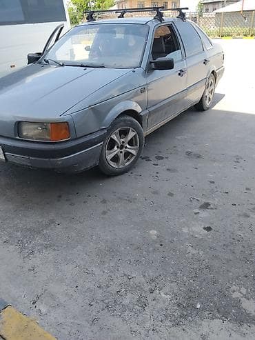 Унаа сатуу: Volkswagen Passat: 1989 г., 1.8 л, Кол менен иштөөчү, Бензин, Седан — 3