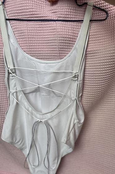lining flex: Слитный купальник с глубоким округлым вырезом спереди и эффектом — 4