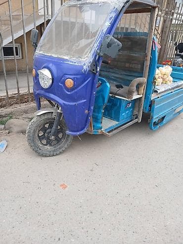 трехколесный скутер: Грузовой трехколесный мототранспорт (трицикл) с кабиной и открытой — 1