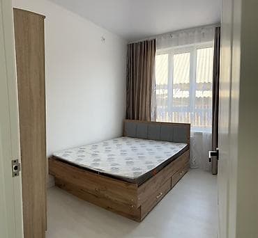 Сдаётся светлая двух комнатная квартира с новой отделкой и мебелью. На