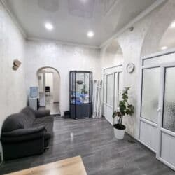 или меняю с доплатой мне: Сдаю Офис, 60 м², В жилом комплексе, 1 линия, С отдельной кухней, С отдельным входом — 5