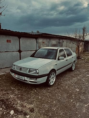 haima 3: Volkswagen Vento: 1995 г., 2 л, Механика, Газ, Седан — 3