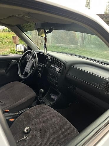 shadow line: Volkswagen Vento: 1996 г., 1.8 л, Ручные, Седан — 2