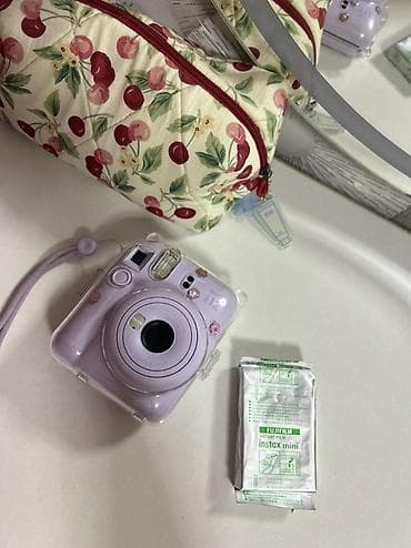 Фото и видеокамеры: Состояние идеальное носила в защитном чехле Fujifilm Instax mini 12 — 1