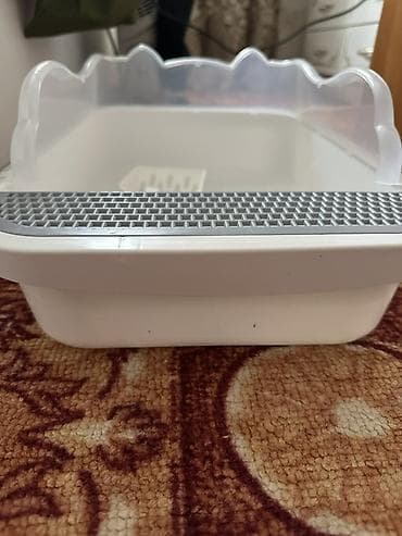 Зоотовары: Набор для кошки: лоток + миски с автопоилкой. Состав и особенности: - — 3