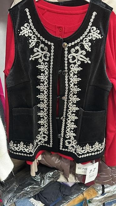 Другая женская одежда: Велюровый женский жилет с вышивкой - Материал: мягкий бархат (велюр) — 2