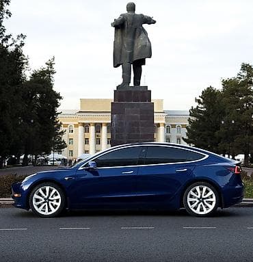 автомобил: Tesla Model 3: 2020 г., Электромобиль — 3