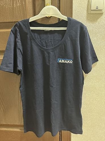 крутые футболки: Футболка темно‑синего цвета с коротким рукавом и круглым вырезом — 10