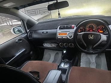 на аренду фит: Honda Fit: 2005 г., 1.3 л, Автомат, Хэтчбэк — 4