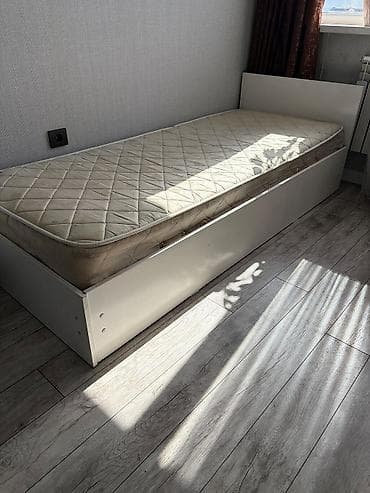 крвать: Продаю две кровати б/у полуторки за символическую плату 6000 за две — 1