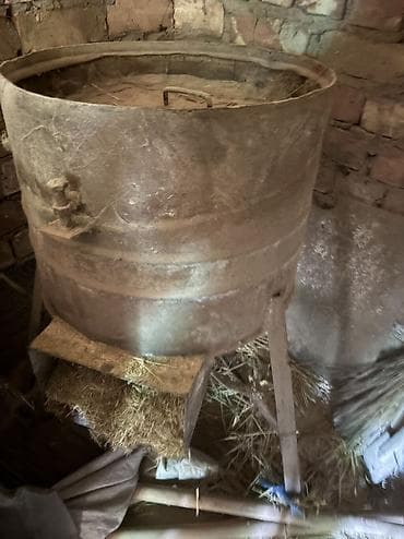 галофка тико: Продается сенорезка-дробилка. Кормушка для Баранов 2000сом, бочки для — 8