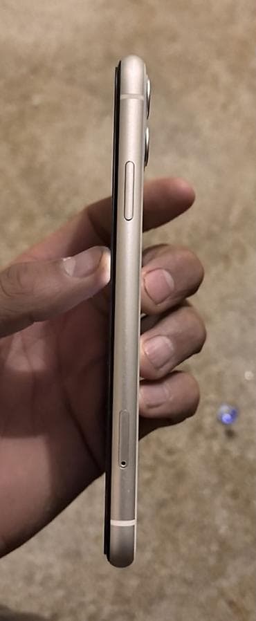 i 12: IPhone 11, Белый — 3