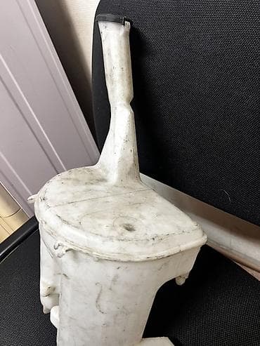 ist: Бачок Toyota — 1