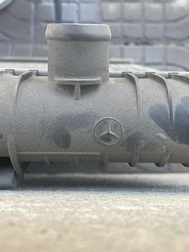 заливная горловина радиатора: Радиатор охлаждения двигателя Mercedes-Benz - Оригинальная деталь с — 2