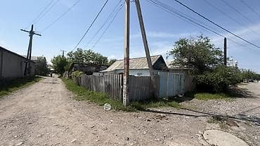 пл: Продаётся дом с участком на угловом участке. Забор из профлиста — 2