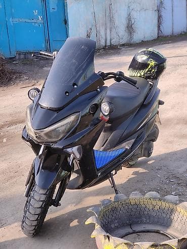 обмен скутера: Макси-скутер 150 куб. см, Бензин — 3