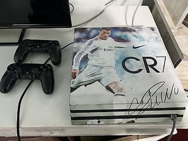 микшерные пульты: PlayStation 4 Pro [1 TB] + 2 геймпада | Лимитированный дизайн CR7 / — 1