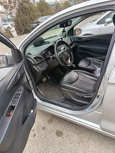 люки крыши: Chevrolet Spark: 2018 г., 1 л, Автомат, Бензин, Хэтчбэк — 2