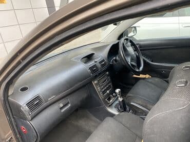 домкраты на авто: Toyota Avensis: 2004 г., 1.8 л, Механика, Газ, Хэтчбэк — 2