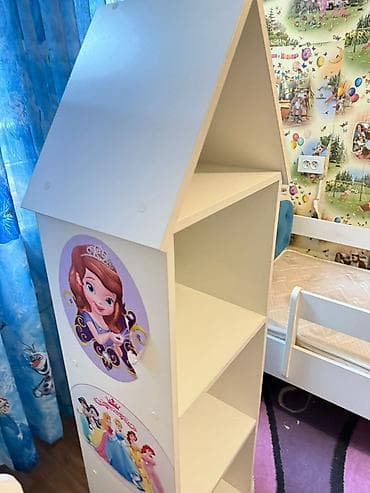детский двухместный кровать: Продаю 2 кровати (девочка и мальчик) и полки в виде домика, в отличном — 3