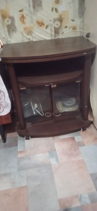Продаю тумбочку по телевизор. В отличном состоянии
