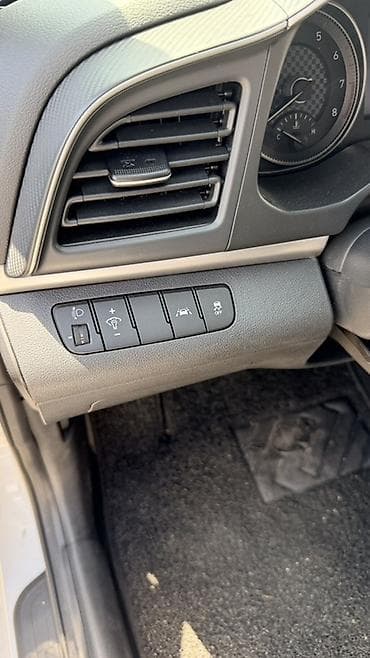 Hyundai Elantra: 2019 г., 1.6 л, Автомат, Газ, Седан — 7