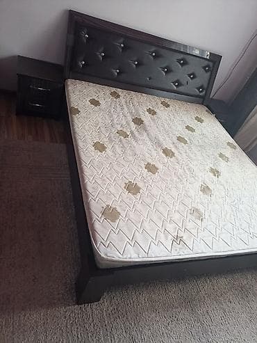 Стулья, табуретки: Двуспальная кровать, Б/у, С матрасом, длина - 200 см — 1