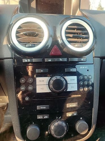 чехлы бу: Opel Corsa: 2011 г., 1.4 л, Автомат, Бензин, Хэтчбэк — 10