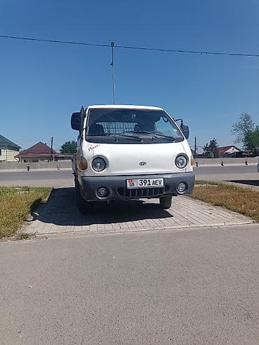 Легкий бортовой грузовик Hyundai Porter (кабина над двигателем)